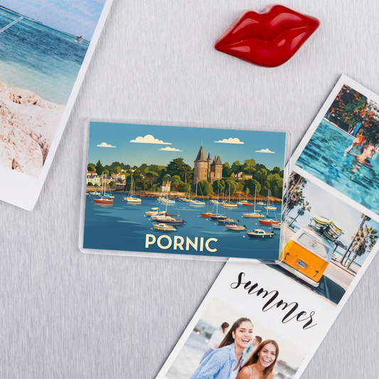 Magnet souvenir de la ville de Pornic avec une illustration stylisée.