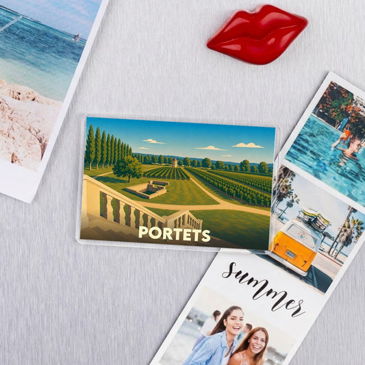 Magnet souvenir de la ville de Portets avec une illustration de vignoble.