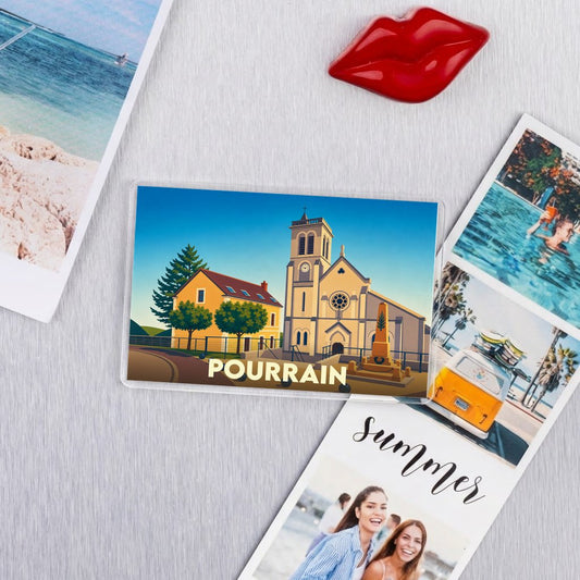 Magnet souvenir de la ville de Pourrain avec une illustration stylisée de son église.
