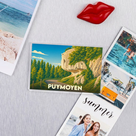 Magnet souvenir de la commune de Puymoyen avec une illustration stylisée de ses falaises.