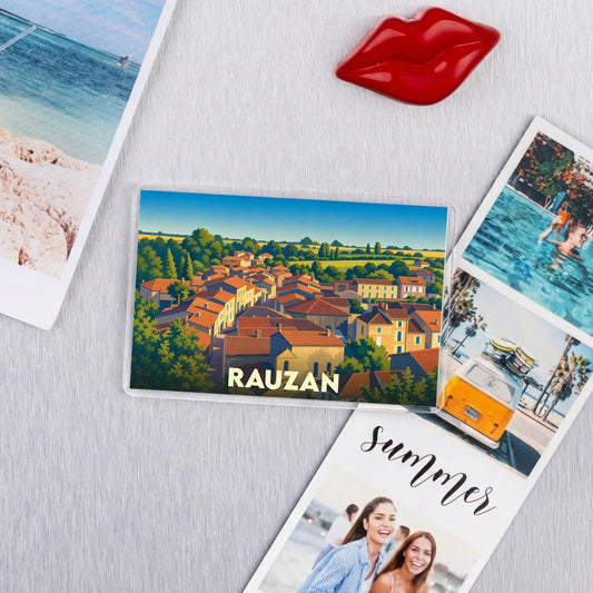 Magnet souvenir de la ville de Rauzan avec une illustration stylisée de ses toits.