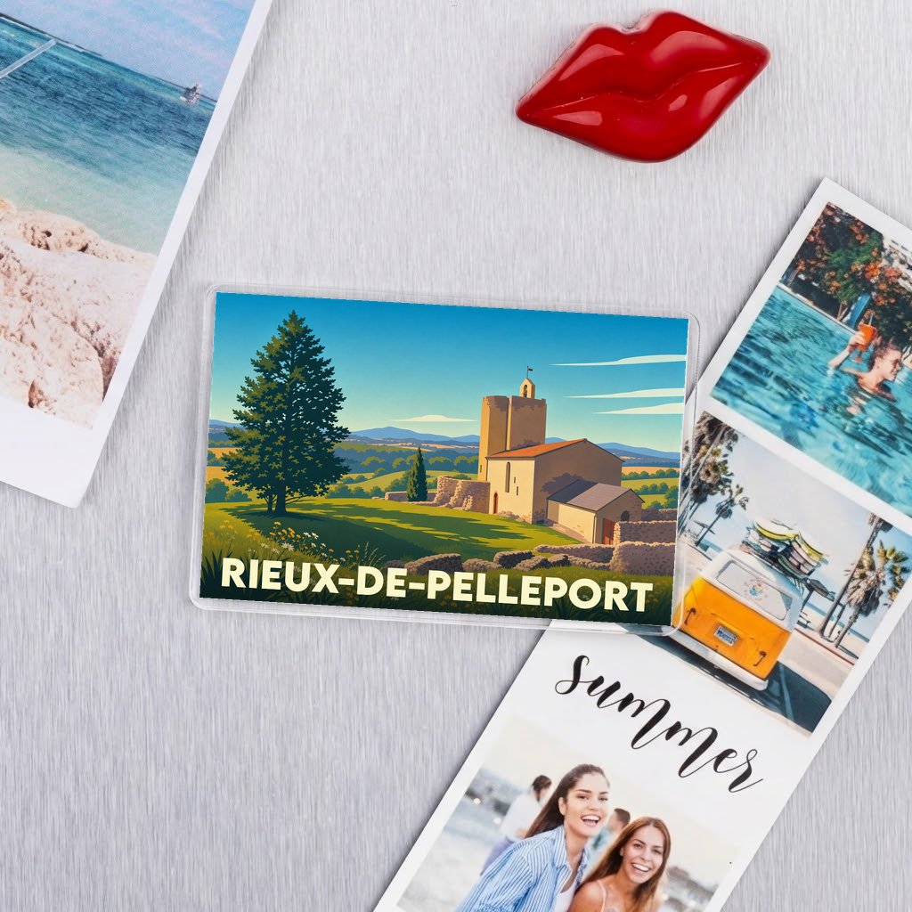 Magnet souvenir de la ville de Rieux-de-Pelleport avec une illustration stylisée d'un paysage provençal.