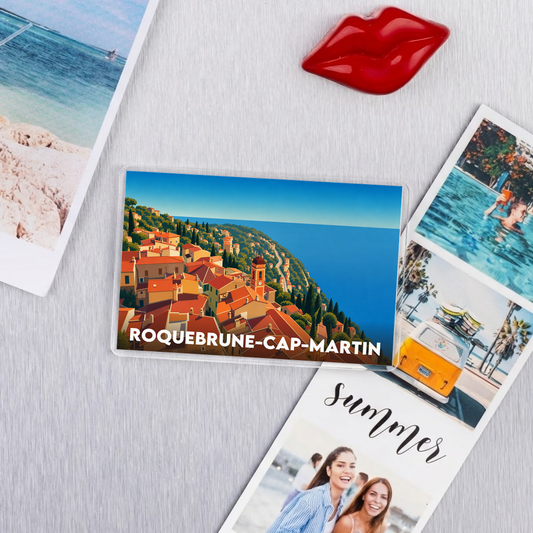 Magnat souvenir de la ville de Roquebrune-Cap-Martin avec une illustration stylisée.