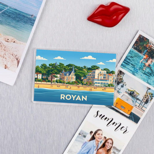 Magnet souvenir de la ville de Royan avec une illustration stylisée de son front de mer.