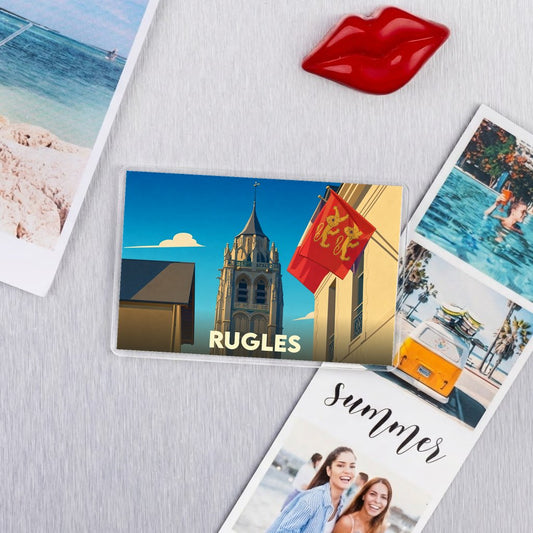 Magnet souvenir de la ville de Rugles avec une illustration stylisée de son église et du drapeau normand.