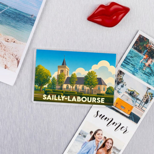 Magnet souvenir de la ville de Sailly-Labourse avec une illustration stylisée de son église.