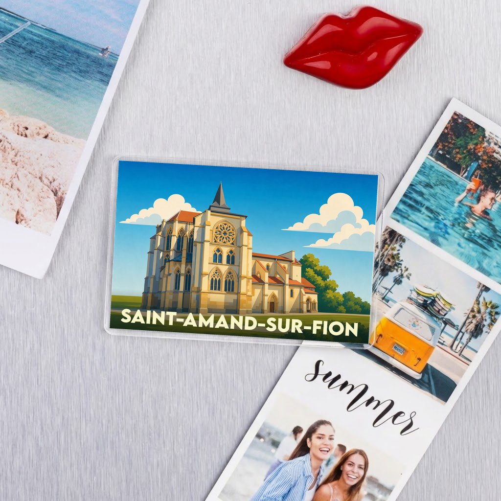 Magnet souvenir de la ville de Saint-Amand-sur-Fion avec une illustration stylisée de son église.