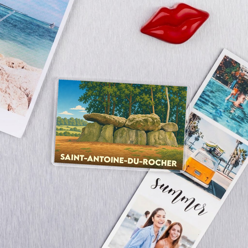 Magnet souvenir de la ville de Saint-Antoine-du-Rocher avec une illustration stylisée d'un dolmen.
