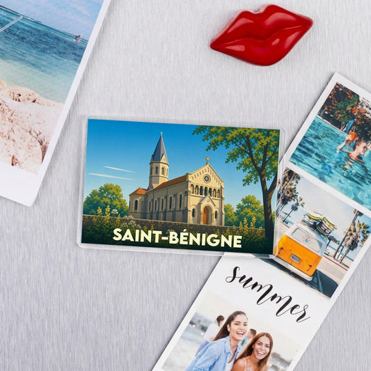 Magnet souvenir de la ville de Saint-Bénigne avec une illustration stylisée de son église.