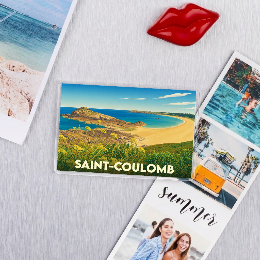 Magnet souvenir de la ville de Saint-Coulomb avec une illustration de sa côte littorale.