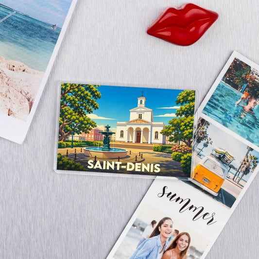 Magnet souvenir de la ville de Saint-Denis avec une illustration colorée de la cathédrale et de sa fontaine.