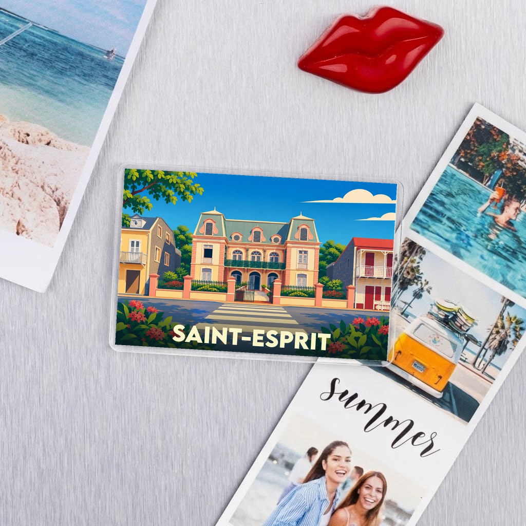 Magnet souvenir de la ville de Saint-Esprit avec une illustration colorée de son architecture typique.