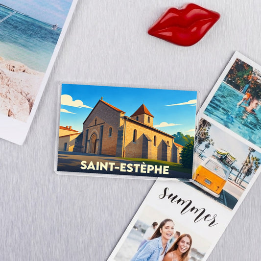 Magnet souvenir de la ville de Saint-Estèphe avec une illustration stylisée de son église romane.