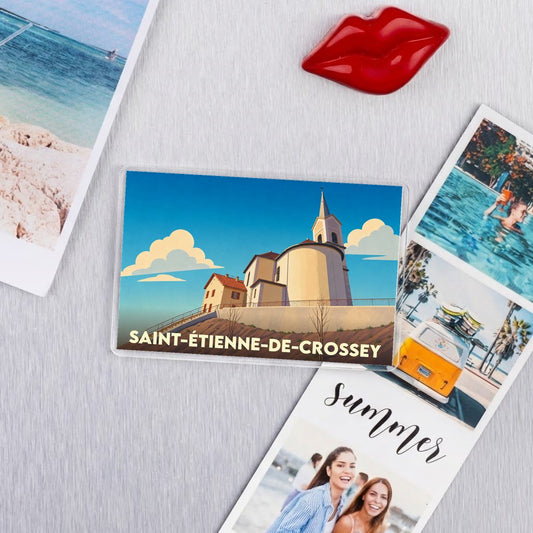 Magnet souvenir de Saint-Étienne-de-Crossey avec une illustration stylisée de son église.