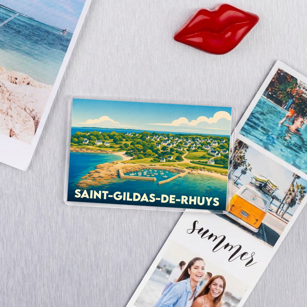 Magnet souvenir de la ville de Saint-Gildas-de-Rhuys avec une illustration stylisée de son littoral et de son port.
