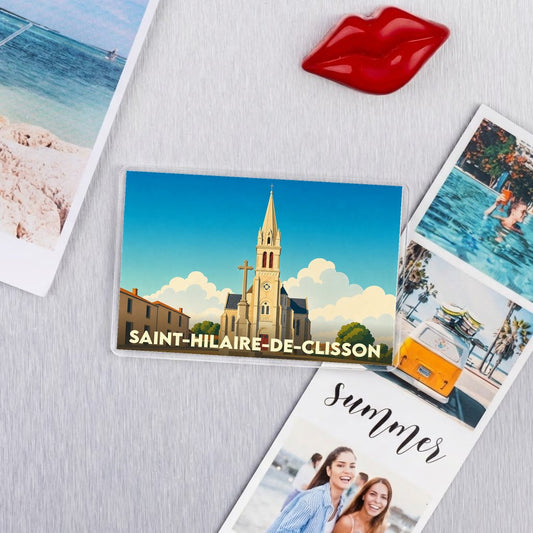 Magnet souvenir de la ville de Saint-Hilaire-de-Clisson avec une illustration stylisée de son église.