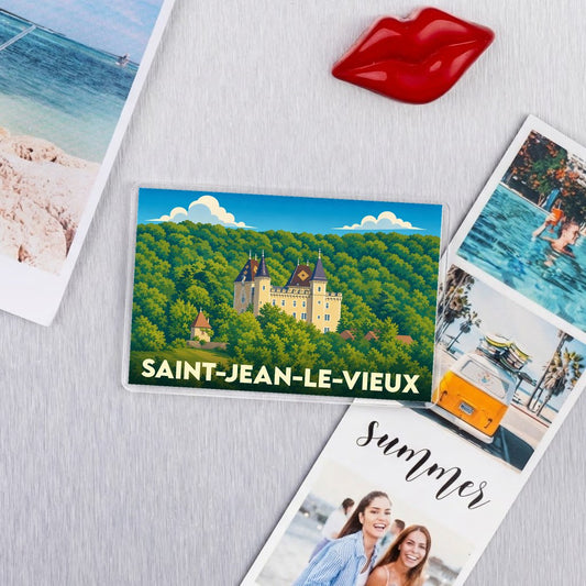 Magnet souvenir de la ville de Saint-Jean-le-Vieux avec une illustration stylisée d'un château entouré de forêt.