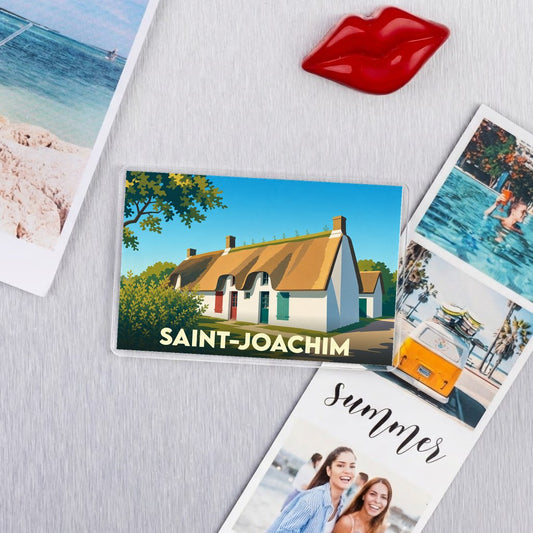 Magnet souvenir de la ville de Saint-Joachim avec une illustration stylisée d'une chaumière traditionnelle.