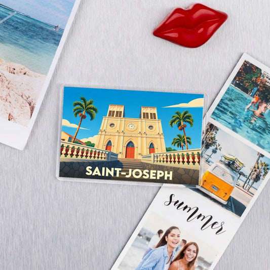 Magnet souvenir de la ville de Saint-Joseph avec une illustration stylisée de son église et de palmiers.