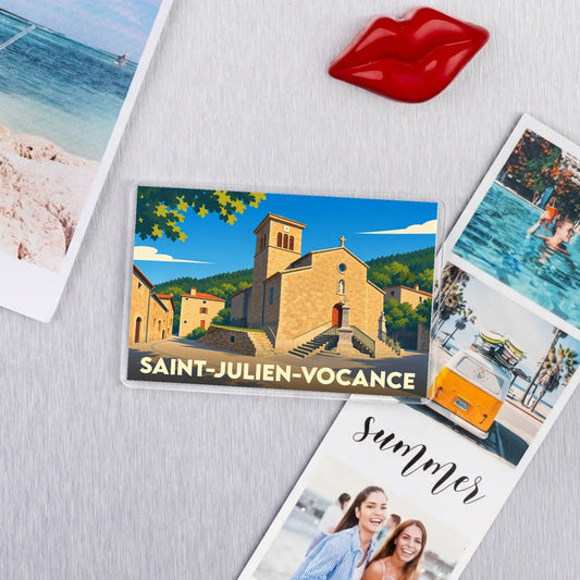 Magnet souvenir de la ville de Saint-Julien-Vocance illustrant son église en style rétro.