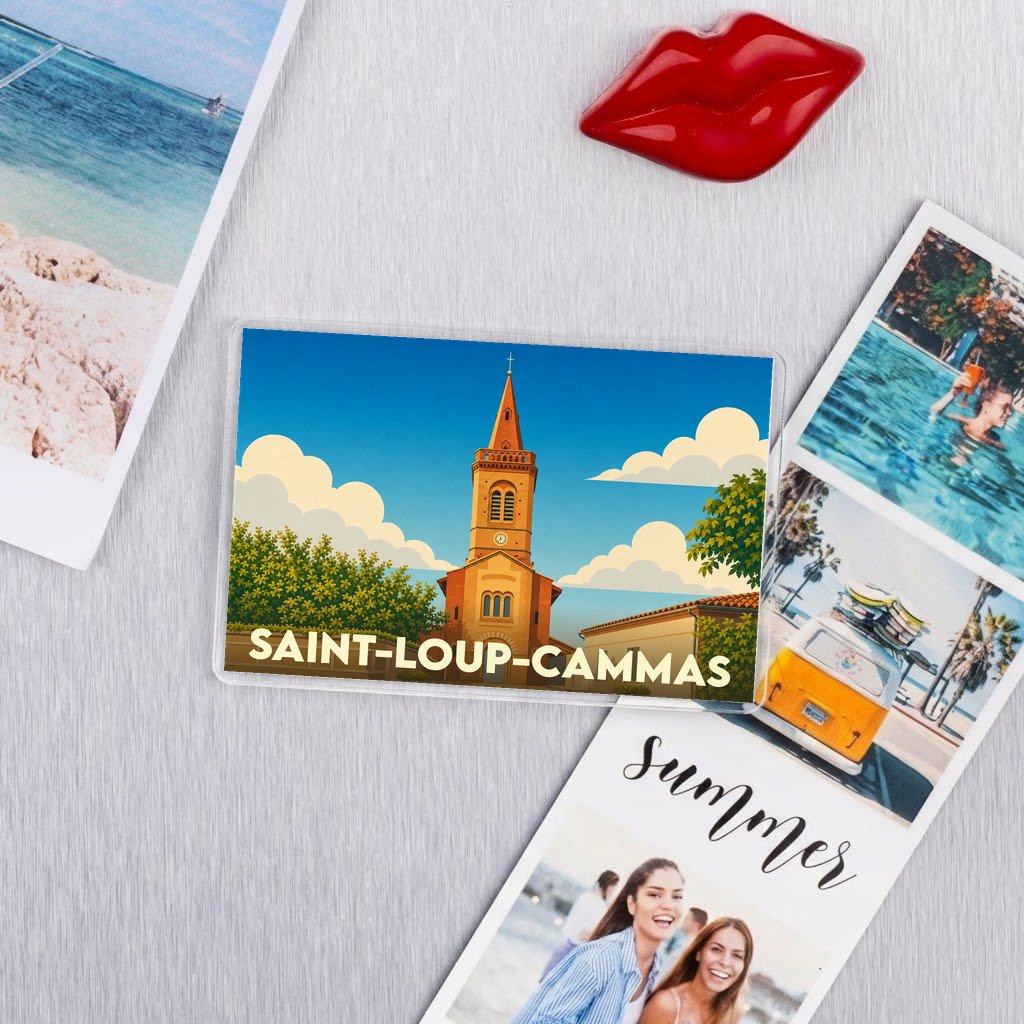 Magnet souvenir de la ville de Saint-Loup-Cammas avec une illustration stylisée de son église sous un ciel bleu.