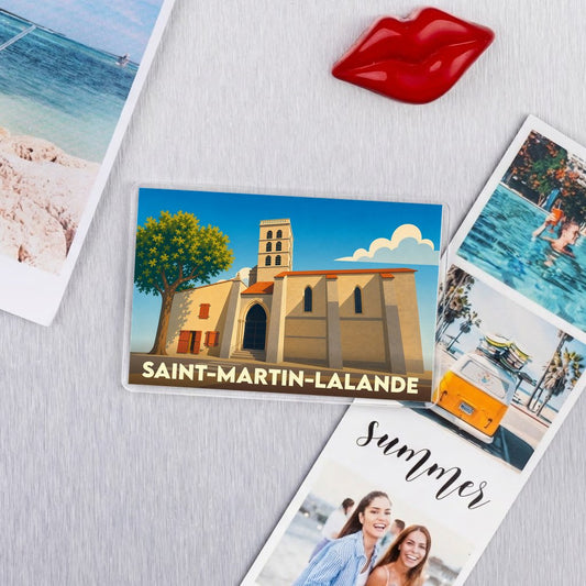 Magnet souvenir de la ville de Saint-Martin-Lalande avec une illustration stylisée de son église.