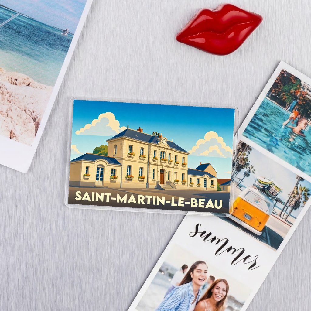 Magnet souvenir de la ville de Saint-Martin-le-Beau avec une illustration stylisée de sa mairie.