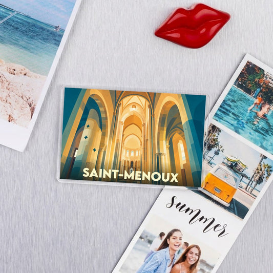Magnet souvenir de la ville de Saint-Menoux avec une illustration stylisée de l'intérieur de son église.