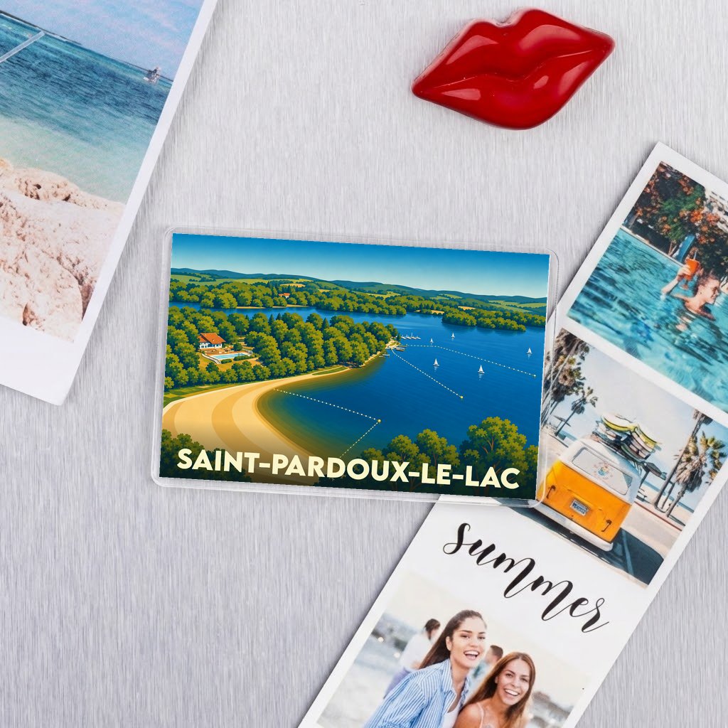 Magnet souvenir de la ville de Saint-Pardoux-le-Lac avec une illustration stylisée d'un lac bordé de plages et de forêts.