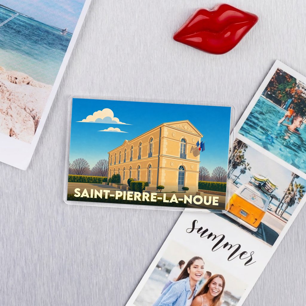 Magnet rectangulaire souvenir de Saint-Pierre-La-Noue illustrant l'hôtel de ville dans un style graphique épuré.