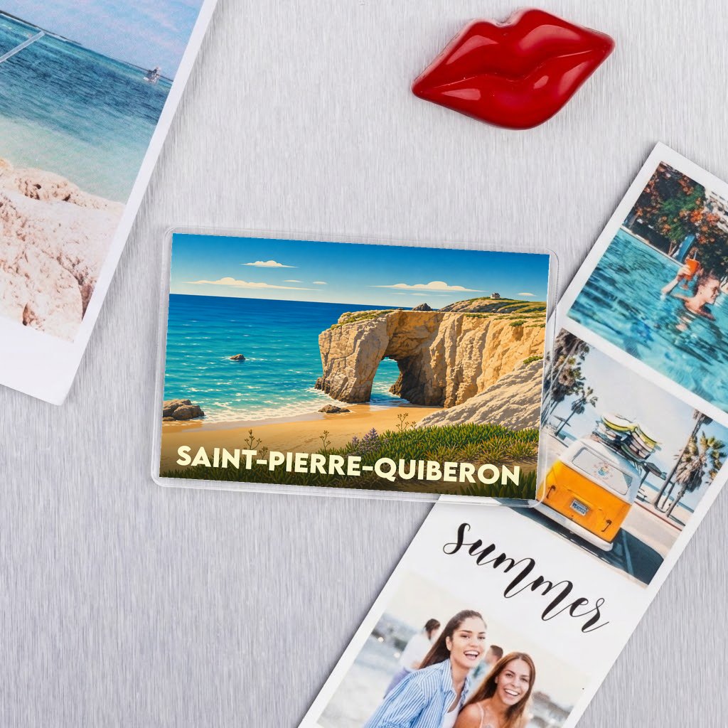 Magnet souvenir de Saint-Pierre-Quiberon illustrant une arche rocheuse sur la côte sauvage.