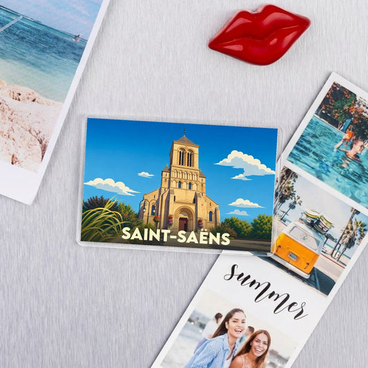 Magnet souvenir de la ville de Saint-Saëns avec une illustration stylisée de son église.