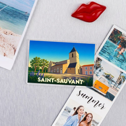 Magnet souvenir de la ville de Saint-Sauvant avec une illustration stylisée de son église.