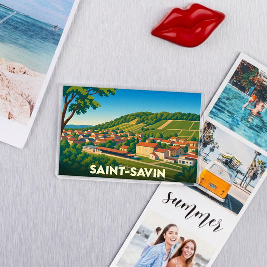 Magnet souvenir de la ville de Saint-Savin avec une illustration stylisée.