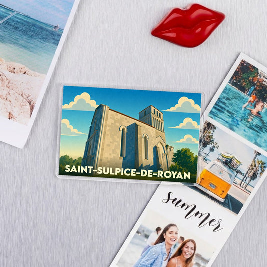 Magnet souvenir de la ville de Saint-Sulpice-de-Royan avec une illustration stylisée de son église.