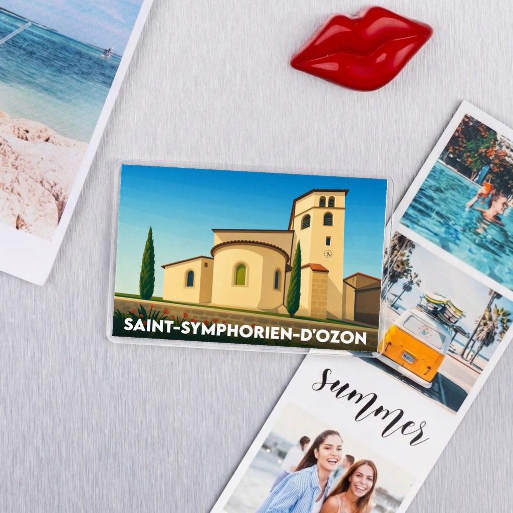 Magnet souvenir de la ville de Saint-Symphorien-d'Ozon avec une illustration stylisée de son église romane.