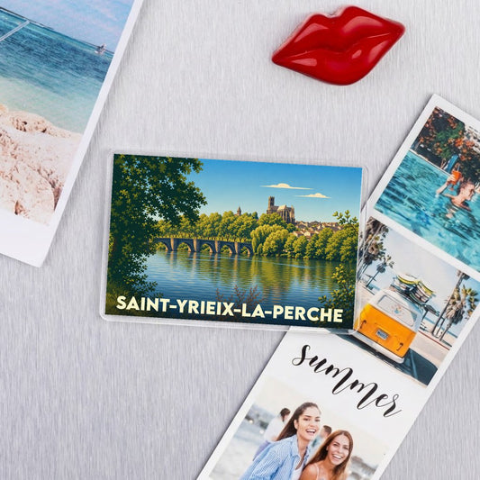 Magnet souvenir de la ville de Saint-Yrieix-la-Perche avec une illustration stylisée.