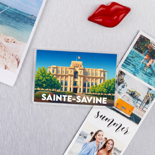 Magnet souvenir de la ville de Sainte-Savine avec une illustration stylisée de l'hôtel de ville.