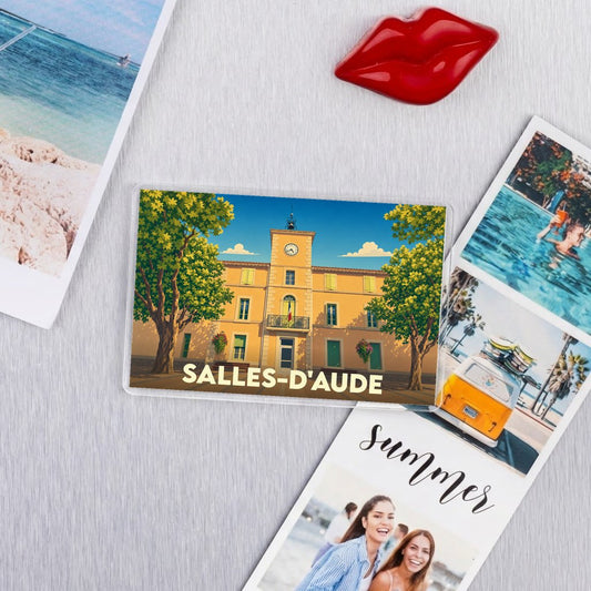 Magnet souvenir de la ville de Salles-d'Aude avec une illustration stylisée de la mairie.