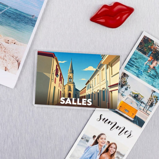 Magnet souvenir de la ville de Salles avec une illustration stylisée de son église et de ses rues.