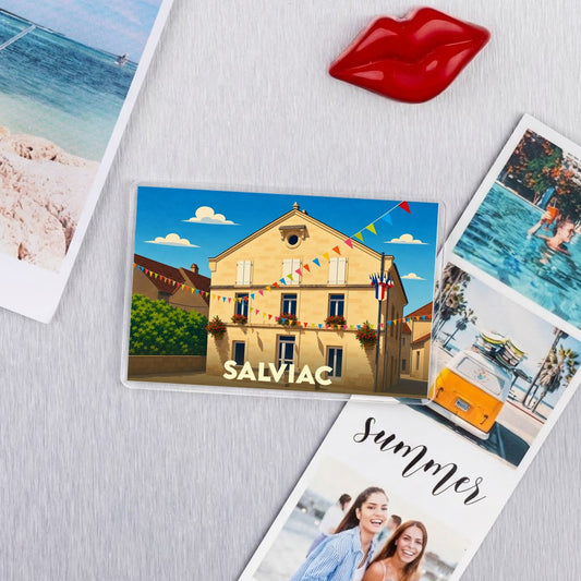 Magnet souvenir de la ville de Salviac avec une illustration stylisée d'un bâtiment ensoleillé et festif.