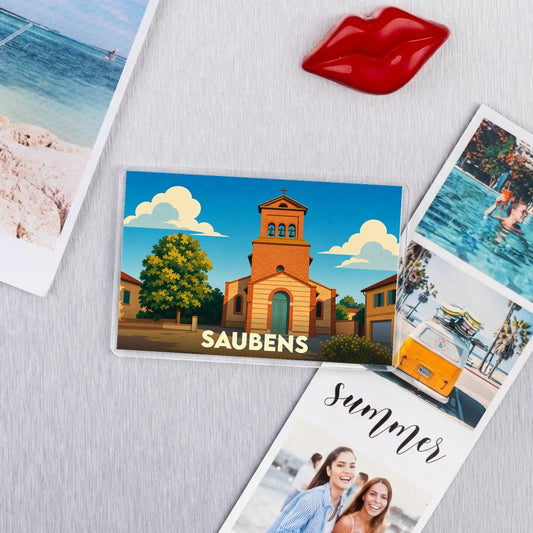 Magnet souvenir de la ville de Saubens avec une illustration stylisée de son église.