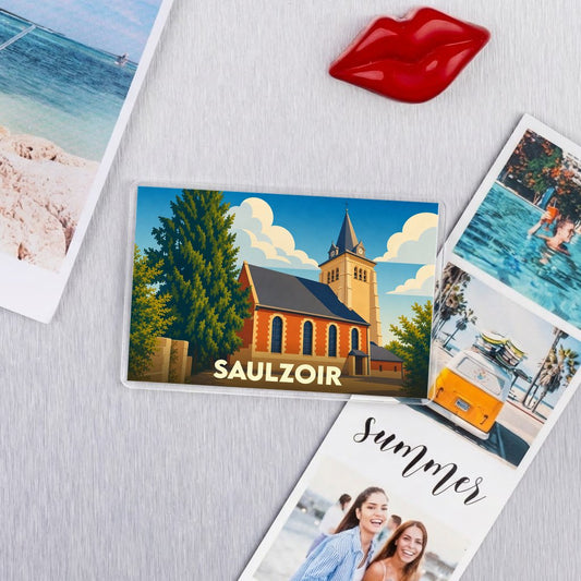 Magnet souvenir de la ville de Saulzoir avec une illustration stylisée de son église.