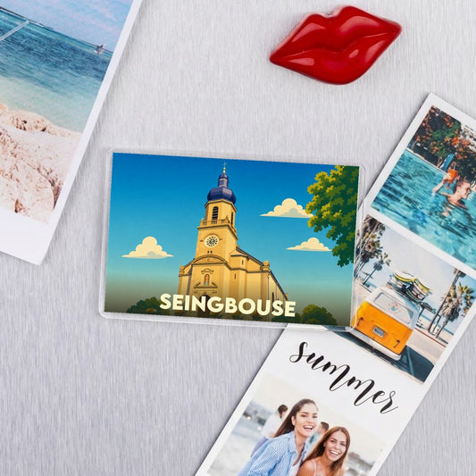 Magnet souvenir de la ville de Seingbouse avec une illustration stylisée de son église.