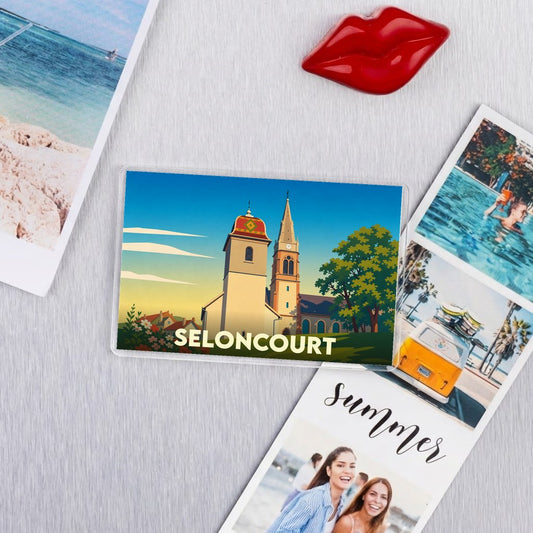 Magnet souvenir de la ville de Seloncourt avec une illustration stylisée de son église.