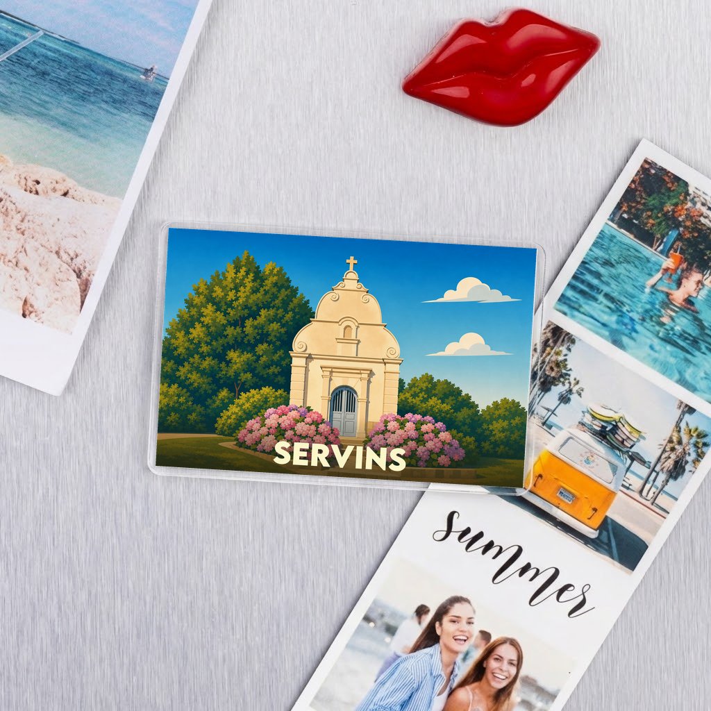 Magnet souvenir de la ville de Servins avec une illustration stylisée de sa chapelle.