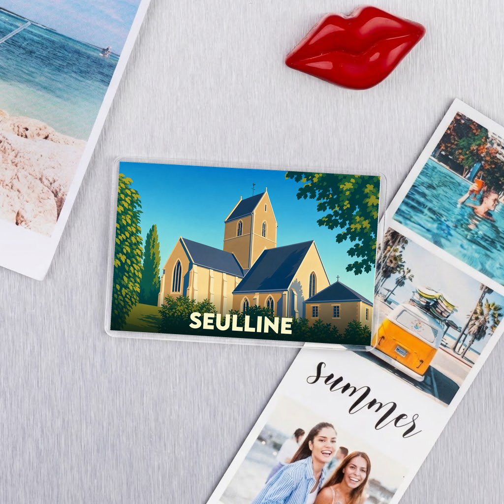 Magnet souvenir de la ville de Seulline avec une illustration stylisée de son église.