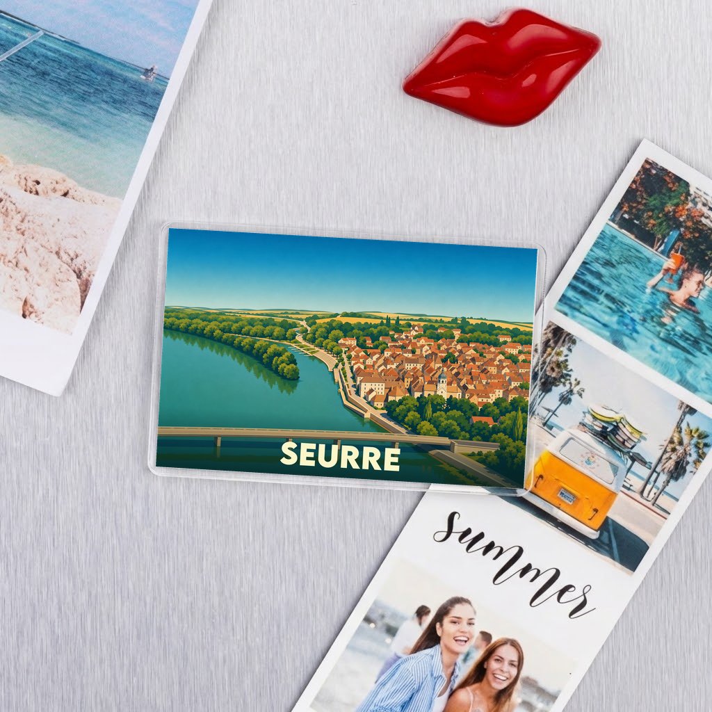 Magnet souvenir de la ville de Seurre avec une illustration stylisée d'un paysage urbain au bord de l'eau.