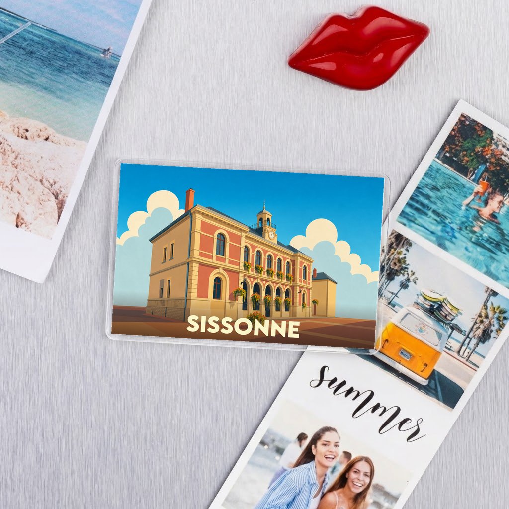 Magnet souvenir de la ville de Sissonne avec une illustration stylisée de son hôtel de ville.