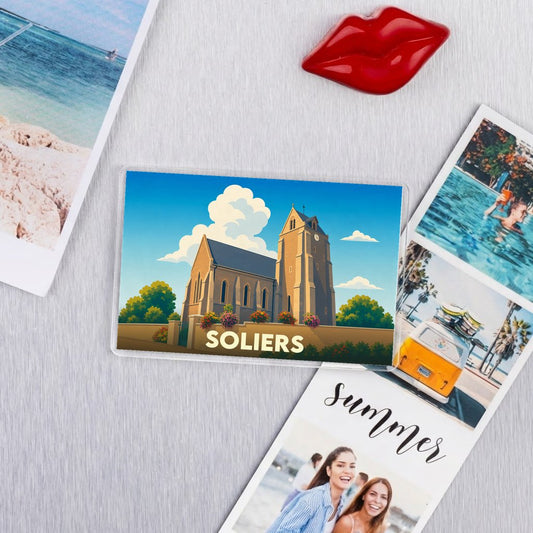 Magnet souvenir de la ville de Soliers avec une illustration stylisée de son église.